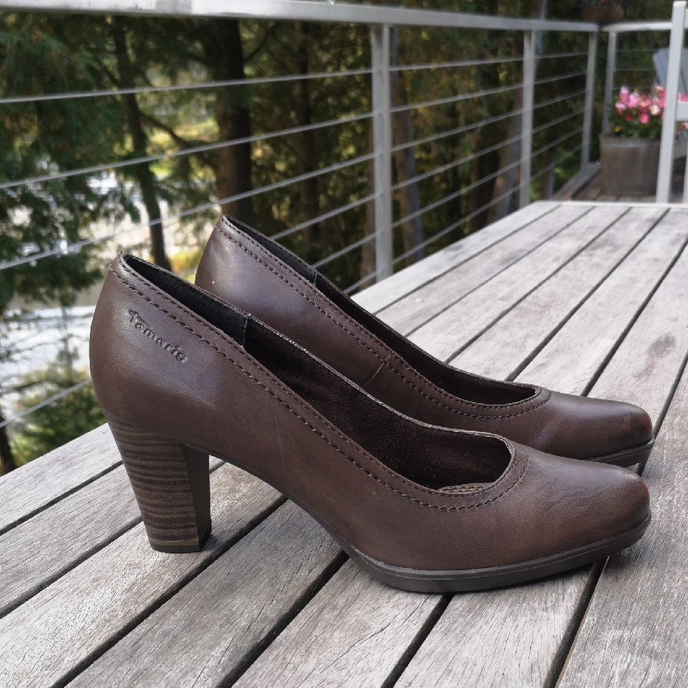 Tamaris leather pumps